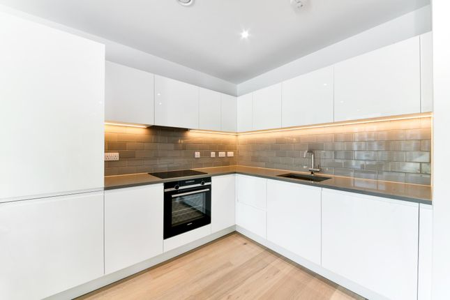 23 Carrick House 25, Royal Crest Avenue, London photo 3