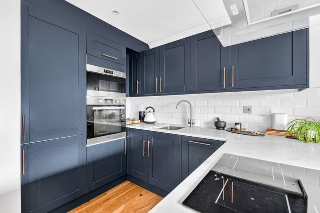 12, Anderson Close, Acton photo 3