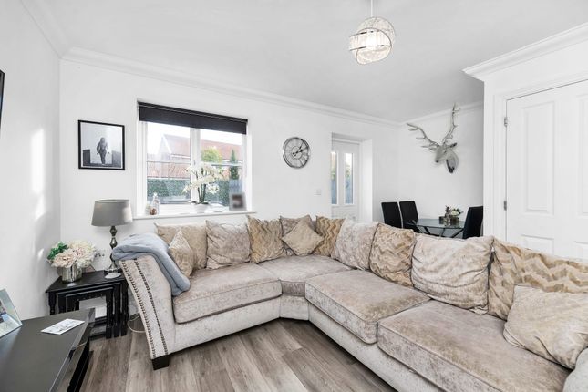 14 Clover Way, Royston photo 4
