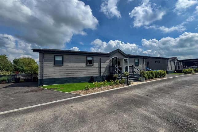 2-bed caravan on Lodge 53, Jasmine, Rookery Manor, Edingworth Road, Weston-Super-Mare, £240,000