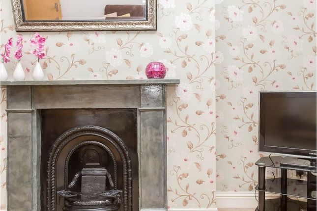 Westwick Gardens, Shepherds Bush photo 4