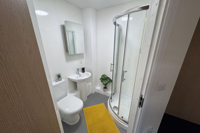 Room 2, Flewitt House, Beeston photo 2