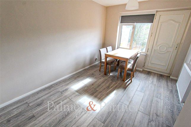 27, Holborough Close, Essex photo 3