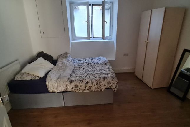 Flat to rent in Capworth Street, Leyton, London