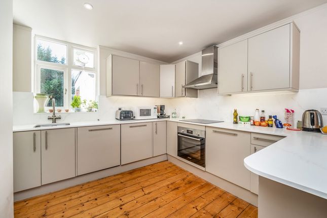 Flat 3, 42, Hornsey Lane Gardens, London photo 3