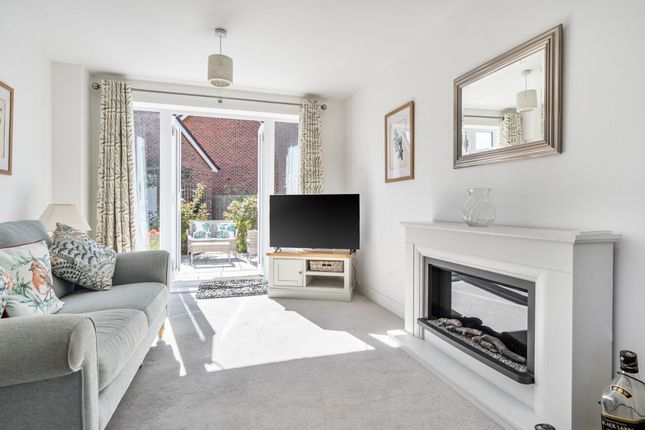 6 Legg Vale, Chichester photo 3