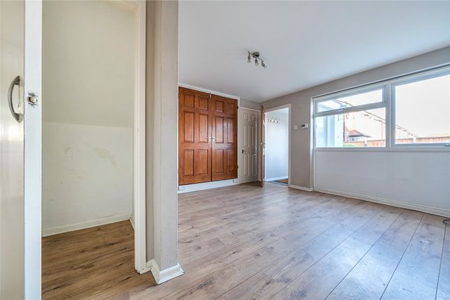 40, Baynes Close, Enfield photo 4