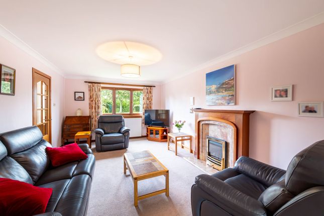 15 Queens Road, Broxburn photo 3