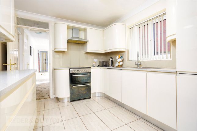 Astbury Close, Saddleworth photo 3