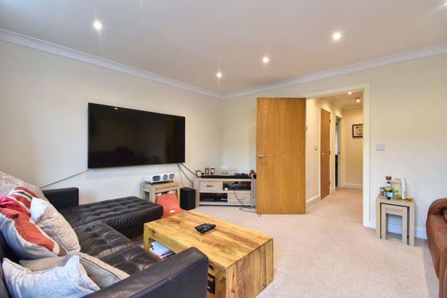 Property to rent in Powell Gardens, Redhill