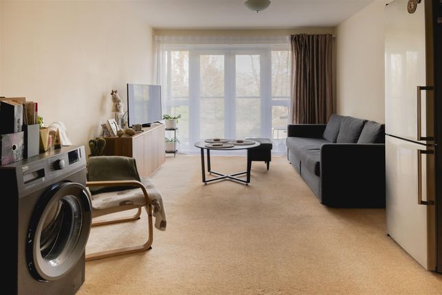 Flat for sale in Kendra Hall Road, South Croydon