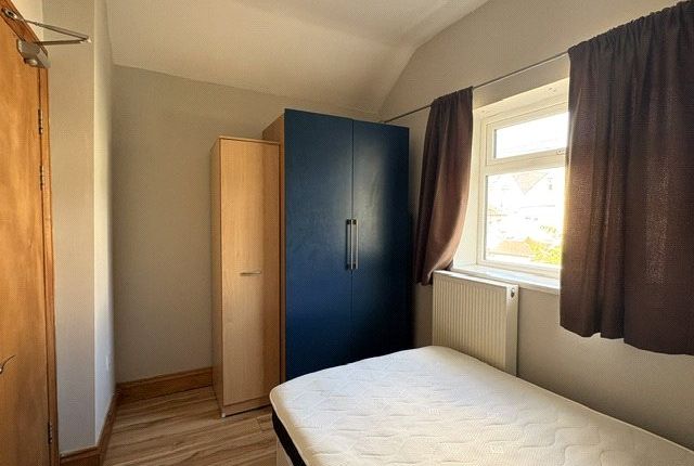 Flat 2, 88, Claude Road, Cardiff photo 3