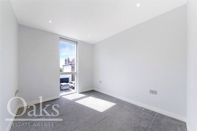 Flat to rent in Blunt Road, South Croydon