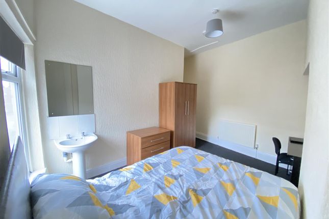 Room to rent in St. Leonards Road, Hull