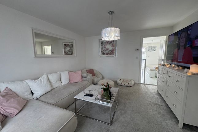 33, Laxton Road, Aylesbury photo 4