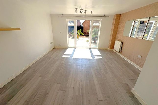 8, Worcester Close, Corby photo 4