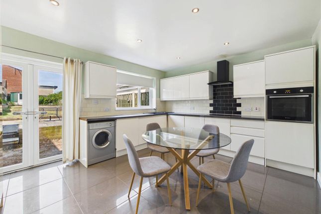56, Hallowes Rise, Dronfield photo 3