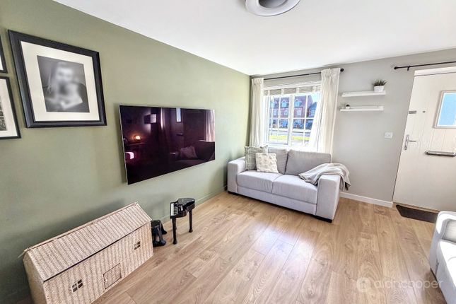 14 Caesar Drive, Nuneaton, Warwickshire photo 2