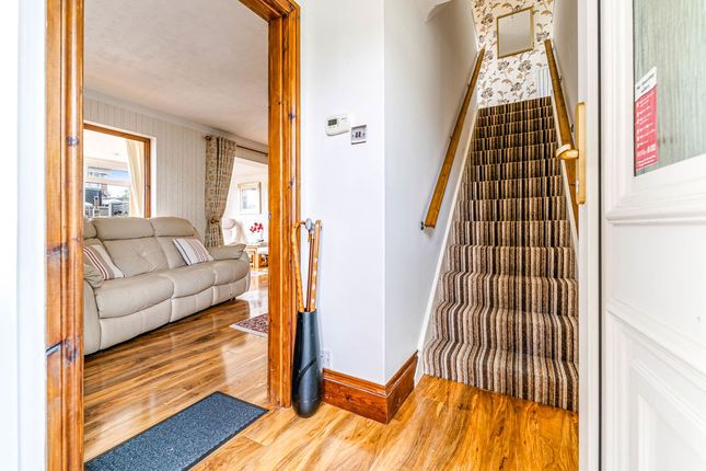 61, Mead Vale, Weston-Super-Mare photo 4