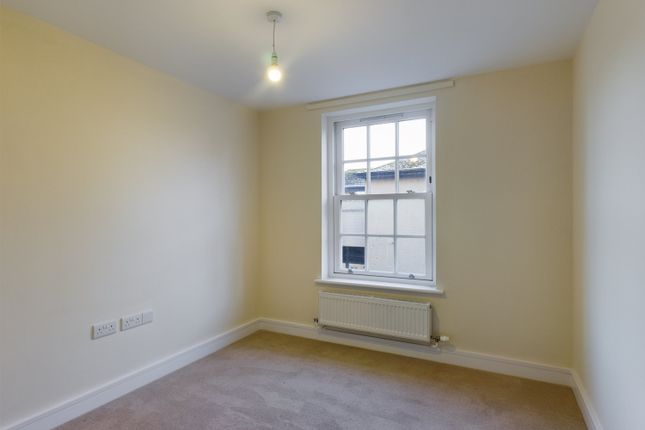 Flat 10, 1-15 Henley Court, Gloucester photo 4