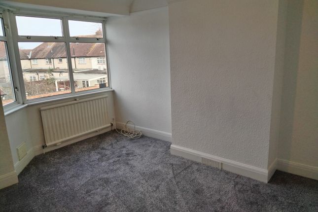 Terraced house to rent in Greenford, Middlesex