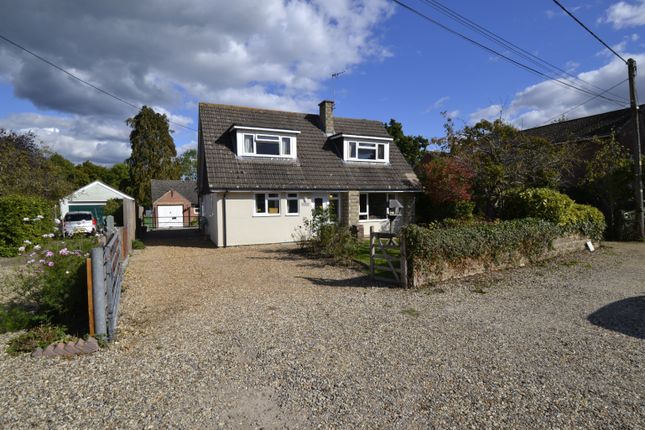 Thumbnail Detached house for sale in Common Road, Headley