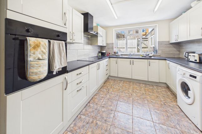 32 Gwydr Crescent, Swansea photo 3