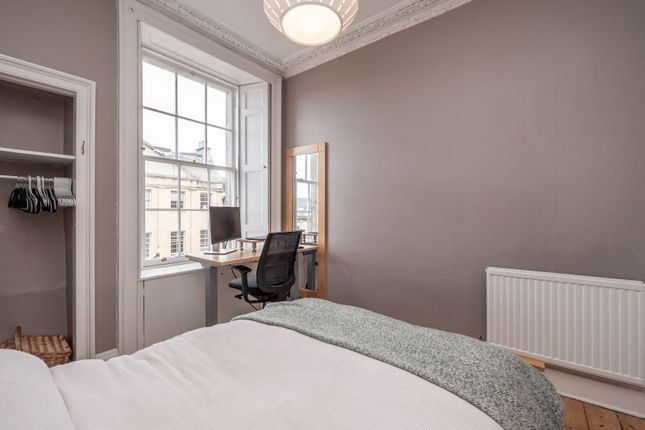 Flat for sale in 4/4 East Broughton Place, New Town, Edinburgh