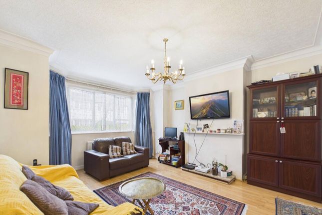 25, Garrick Avenue, Golders Green photo 3