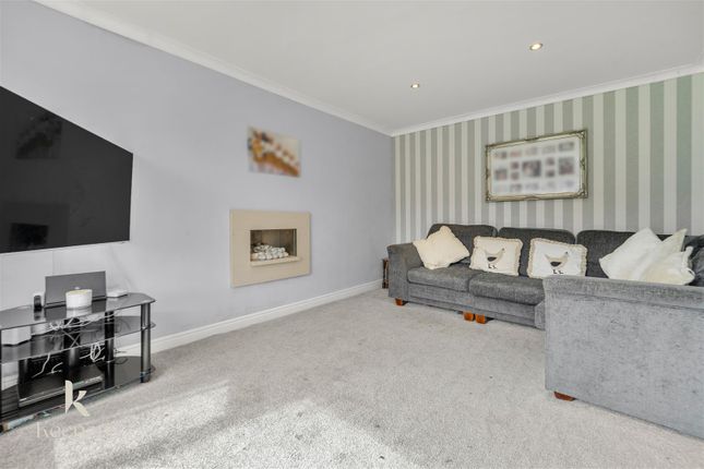 41, Trimingham Drive, Bury photo 4