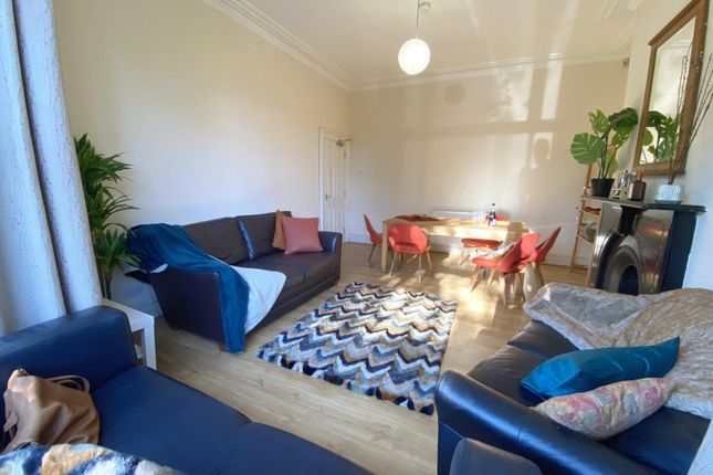 Bright, Well-Presented Living Room With Comfortabl...