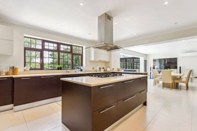 57, Russell Road, Hertfordshire photo 4