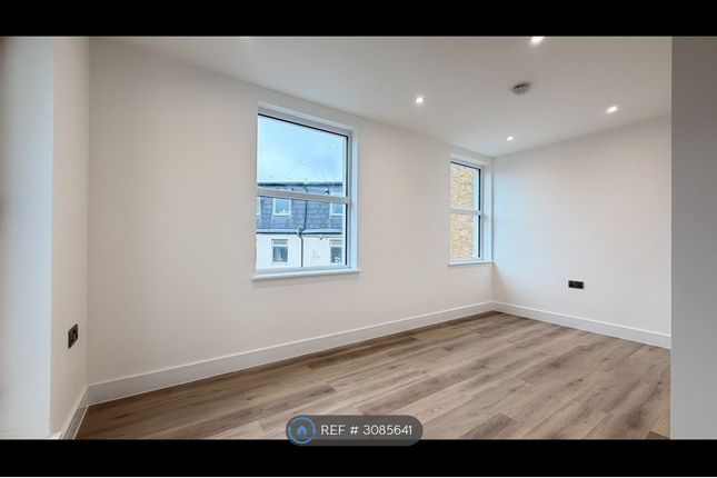Hinton Road, London photo 3