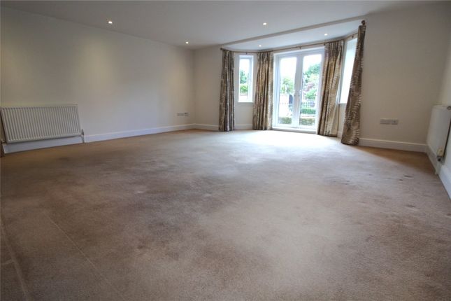 Flat for sale in Slades Hill, Enfield, Middlesex