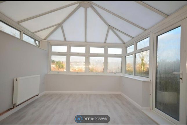 Room   Denton Drive, Brighton photo 5
