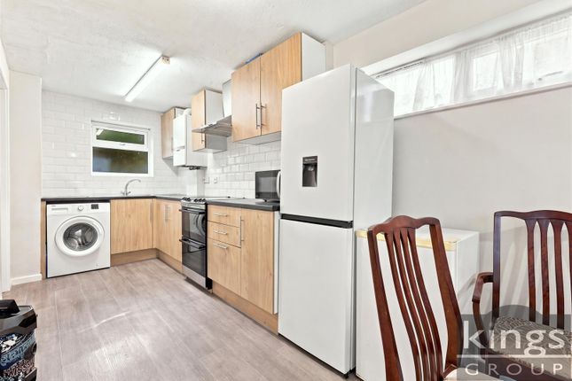 77, Brockles Mead, Harlow photo 4