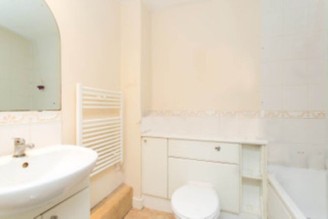 Flat 52, Hainult Street, Ilford photo 5