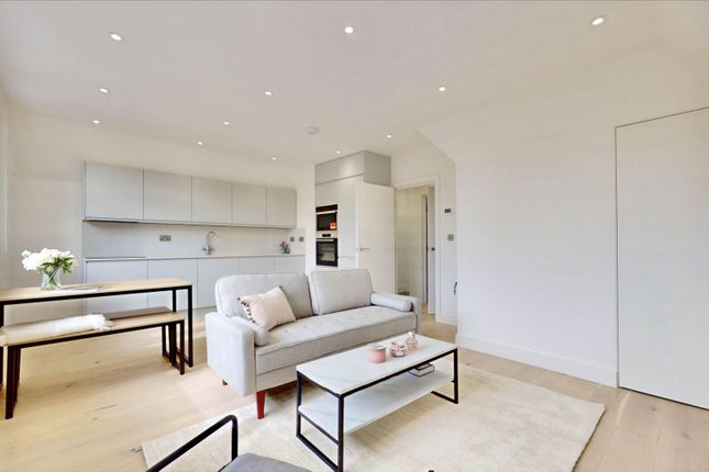 Flat for sale in Archway Road, Highgate