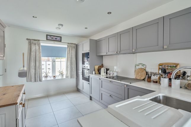 12, Meadow Court, Wantage photo 4