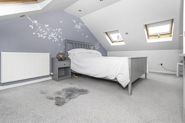 8, Earl Road, Bury photo 3