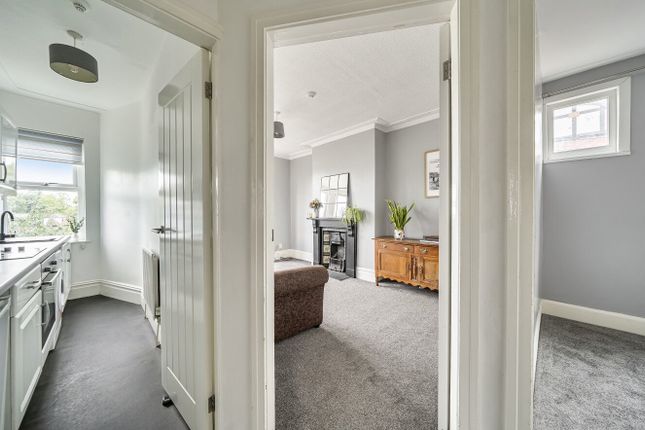 Flat 2, 1, Roundhay Mount, West Yorkshire photo 5