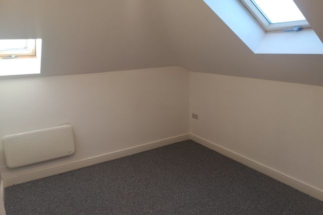 Flat to rent in 94 Botley Road, Park Gate