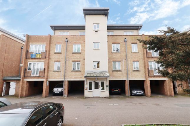 Flat for sale in Capstan Drive, Rainham