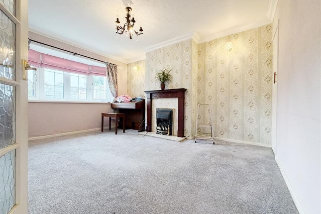 15, Mold Road Estate, Wrexham photo 2