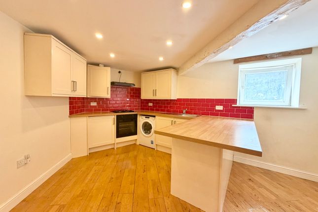 51, Scar Lane, West Yorkshire photo 5