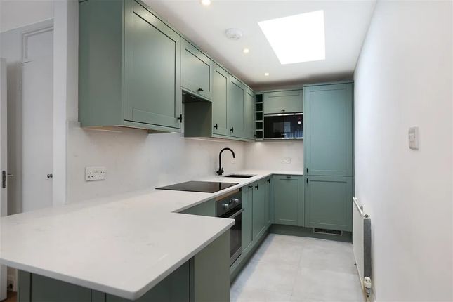 Upper Richmond Road, London photo 2
