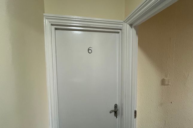 90 Room 6, West Road, Westcliff-on-Sea photo 2