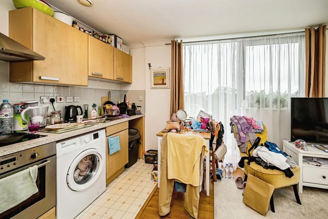 Flat for sale in Bath Road, Slough