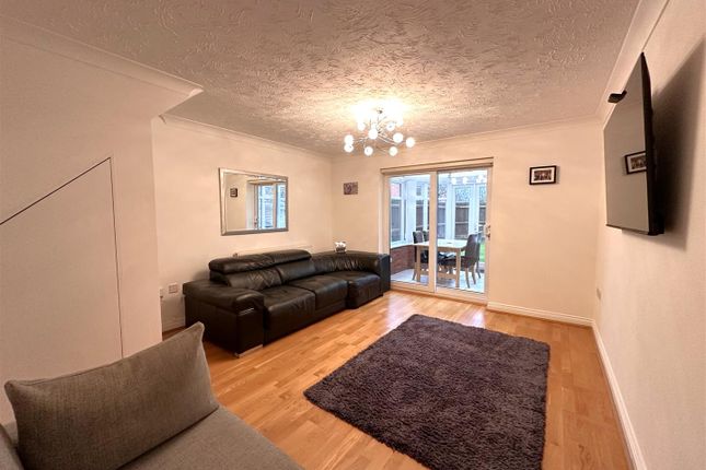 9, Stirling Drive, Newark photo 2