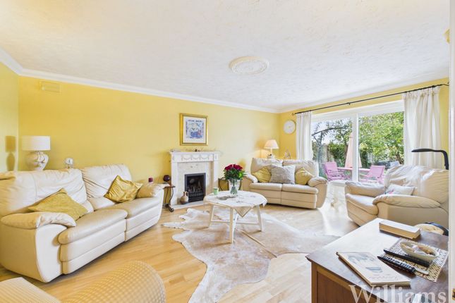 75 Kestrel Way, Aylesbury photo 3